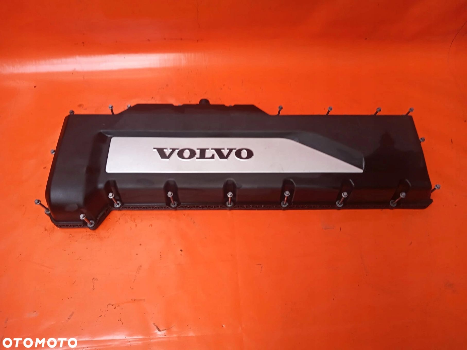 VOLVO FH4 D13K EURO 6 POKRYWA ZAWORÓW TRUMNA - 1