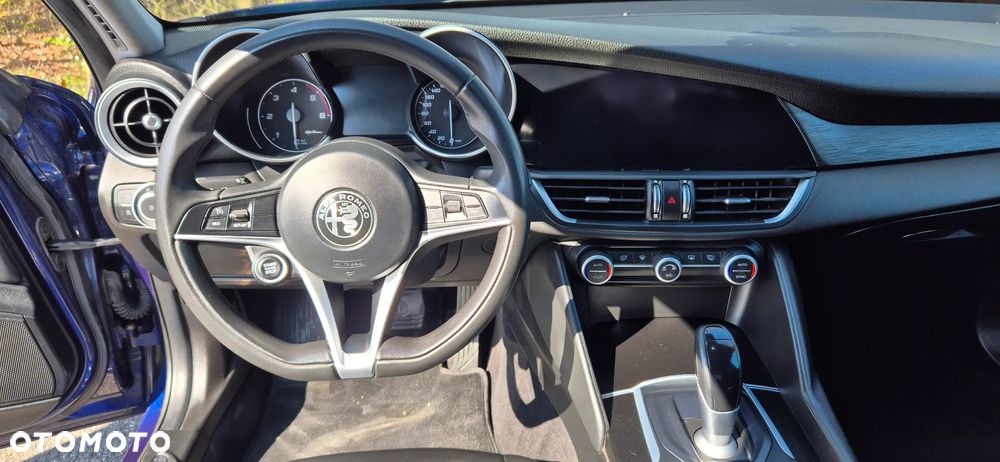 Alfa Romeo Giulia 2.2 AT8 - 10