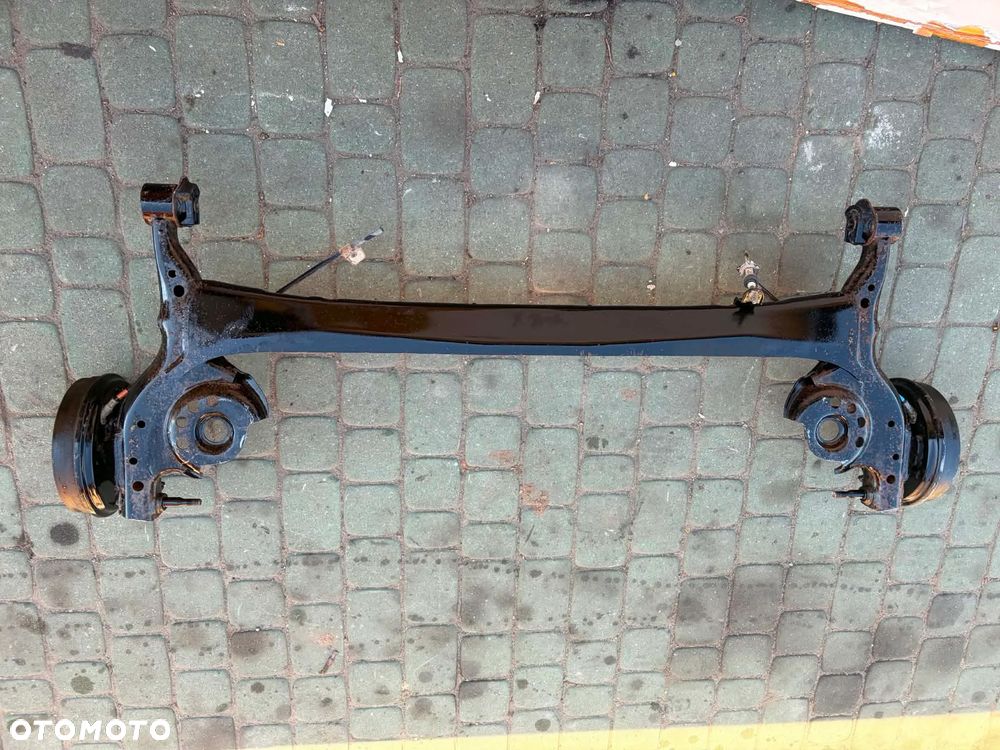 Tylna belka toyota yaris 1 yaris 1 verso Bębny Bez ABS Orginał bez rdzy super stan import italy - 4
