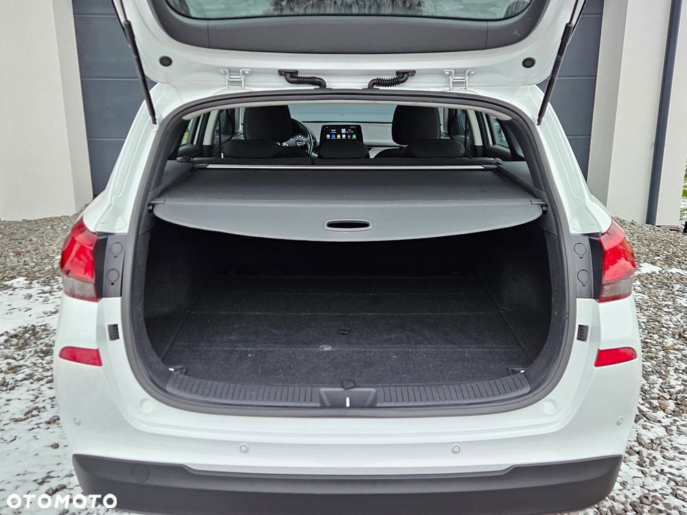 Hyundai i30 1.5 DPI Classic + - 15