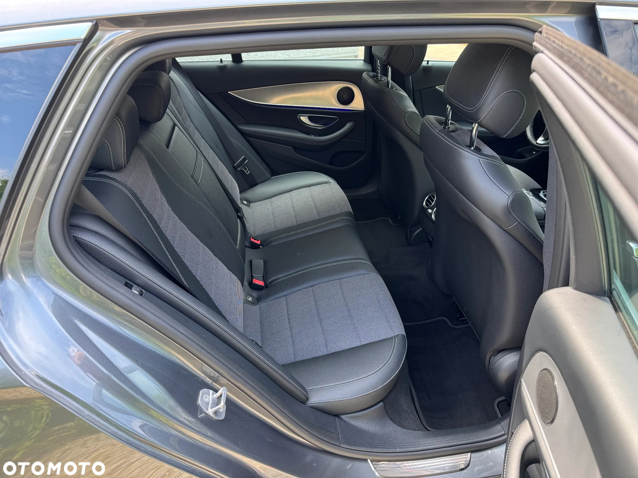Mercedes-Benz Klasa E 200 d T 9G-TRONIC Exclusive - 13
