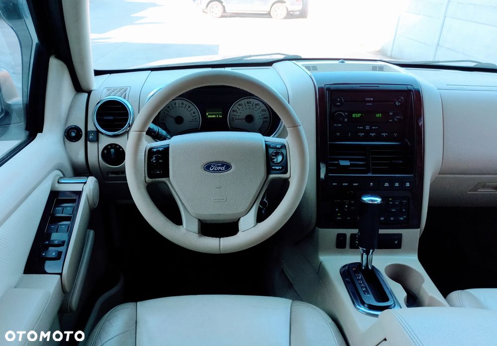 Ford Explorer 4.6 4WD - 5