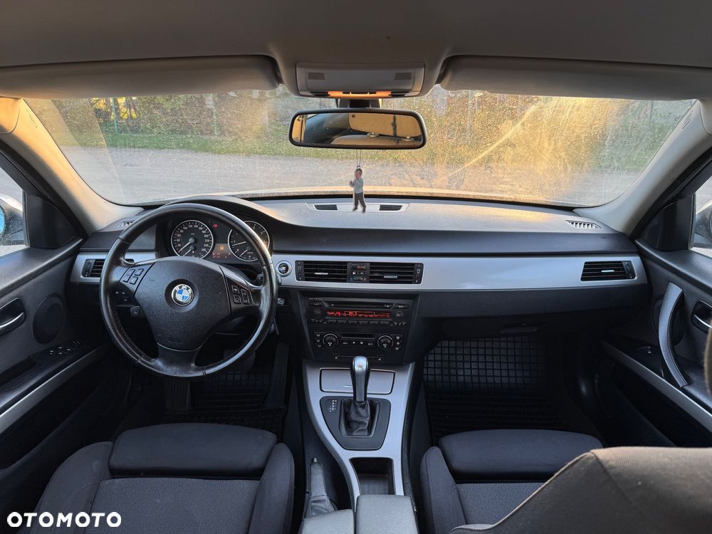 BMW Seria 3 318i Edition Lifestyle - 23