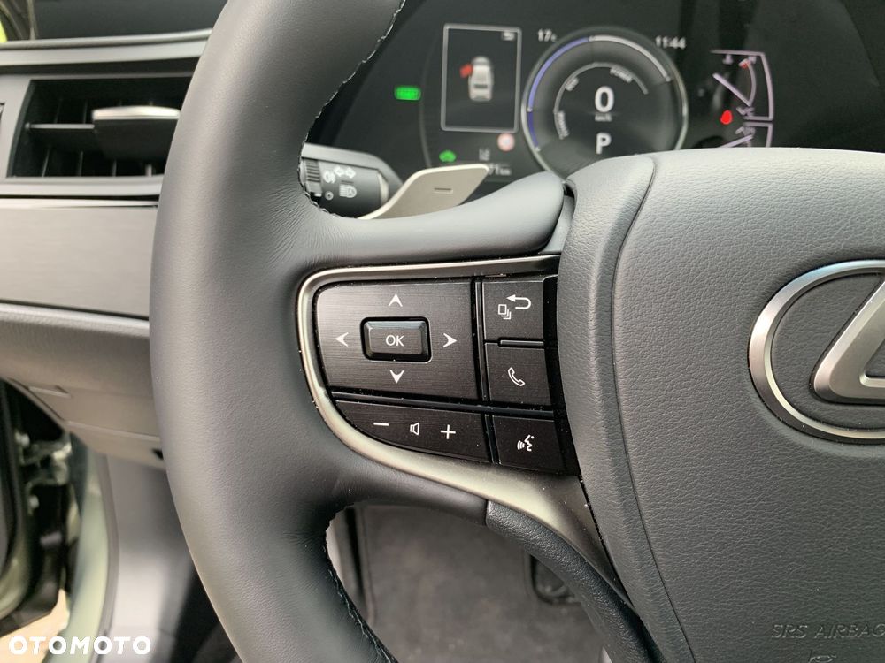 Lexus ES 300h Business Edition - 16