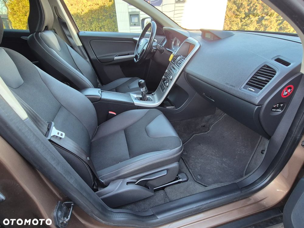 Volvo XC 60 2.4D AWD Momentum - 33