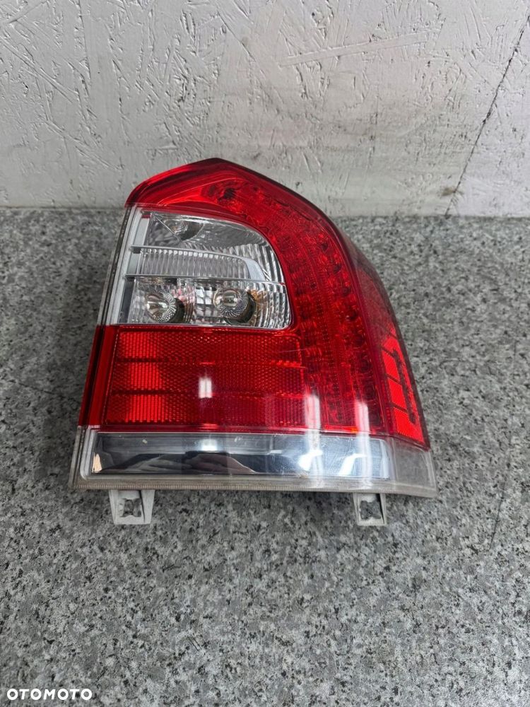 LAMPA PRAWY TYŁ VOLVO V70 III 2012- LIFT