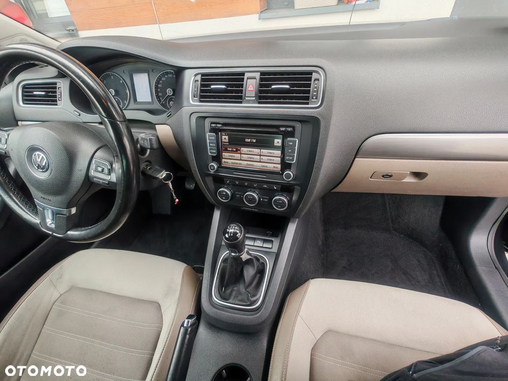 Volkswagen Jetta 1.6 TDI Highline - 13