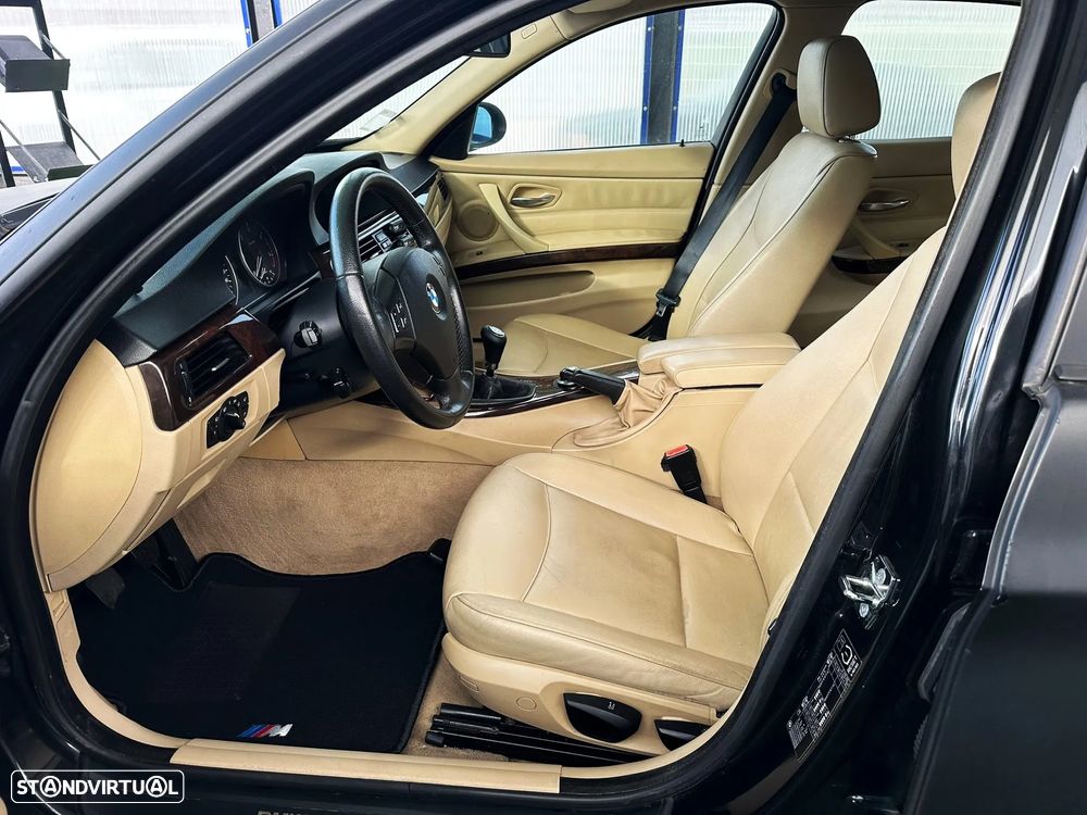 BMW 320 d Navigation Sport - 11