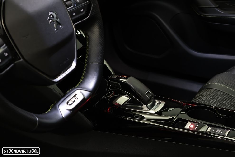 Peugeot 2008 1.2 PureTech GT Line EAT8 - 22