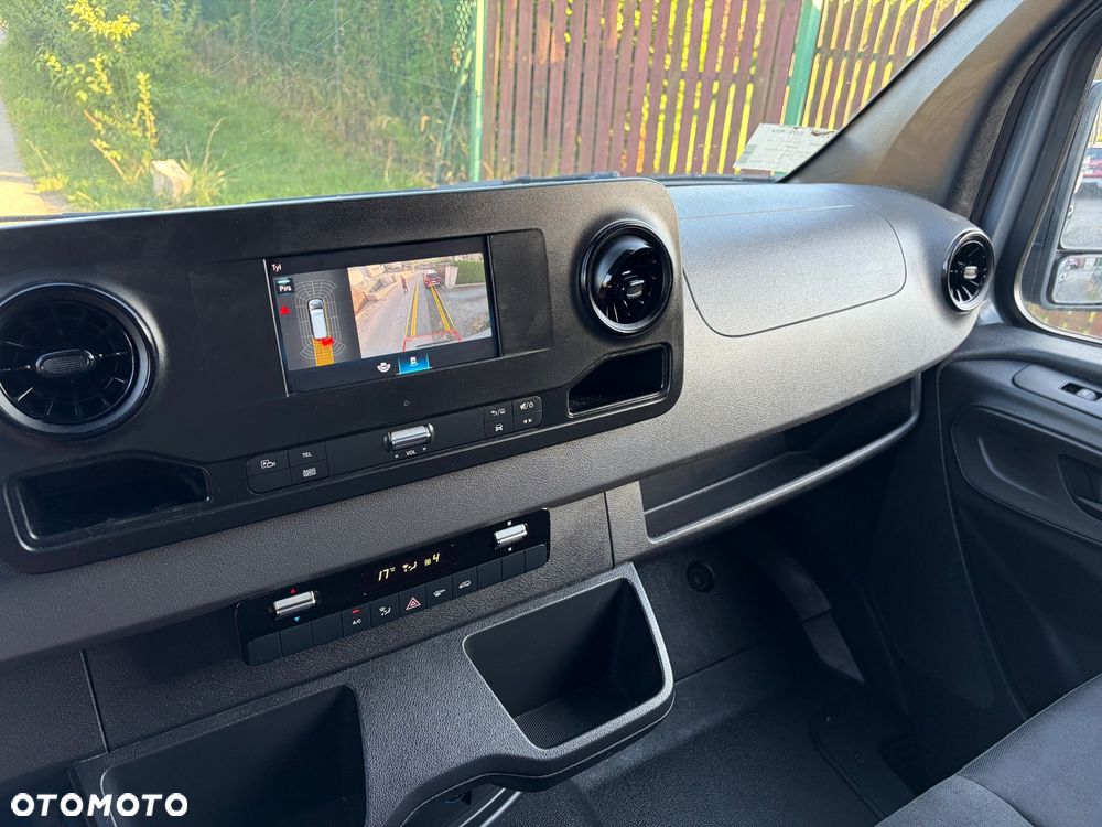 Mercedes-Benz Sprinter - 25