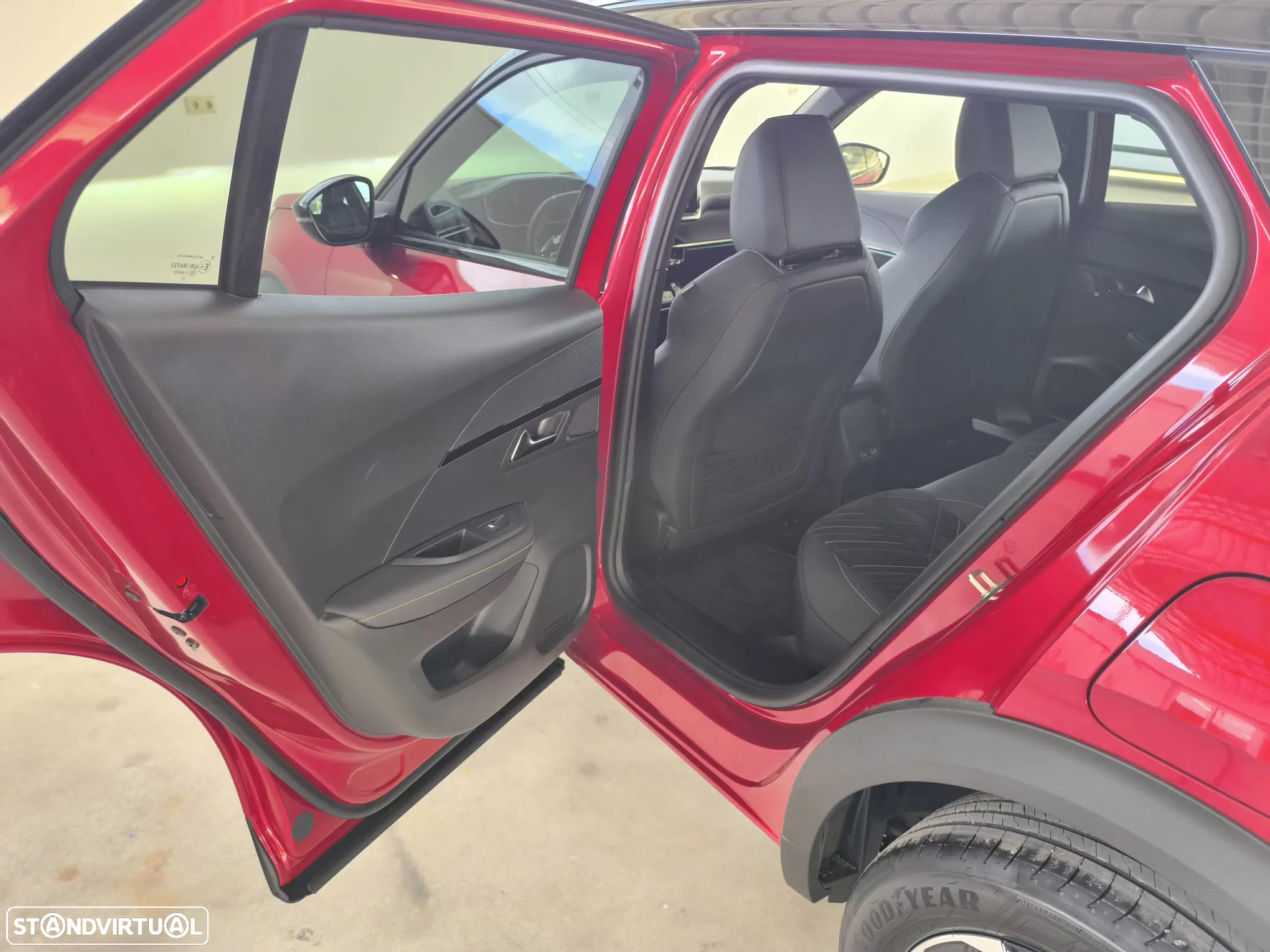 Peugeot 2008 1.2 PureTech GT EAT8 - 28