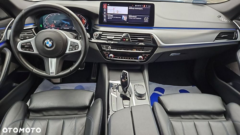 BMW Seria 5 540i xDrive mHEV - 13