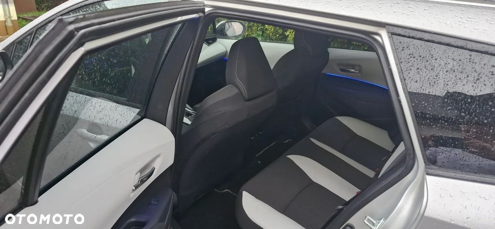 Toyota Corolla 2.0 Hybrid Executive - 29