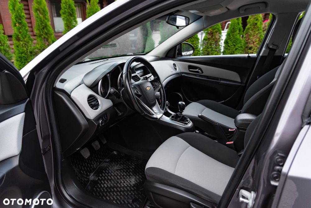 Chevrolet Cruze 1.8 LS - 17