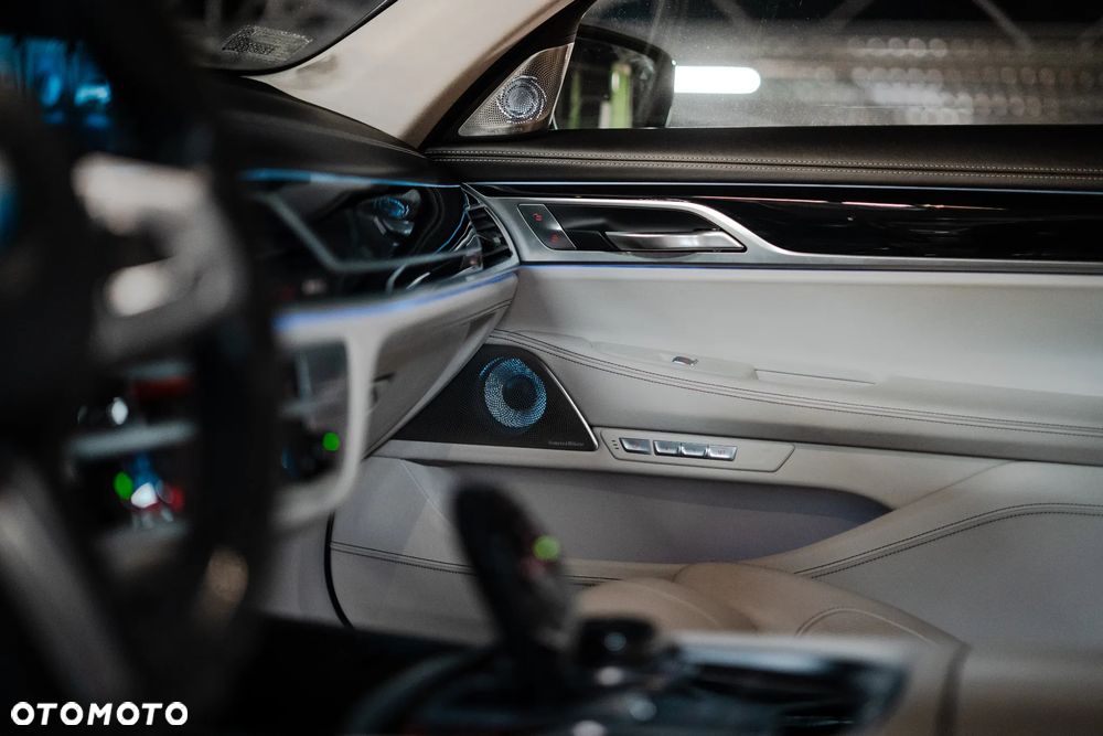 BMW Seria 7 M760Li xDrive - 24
