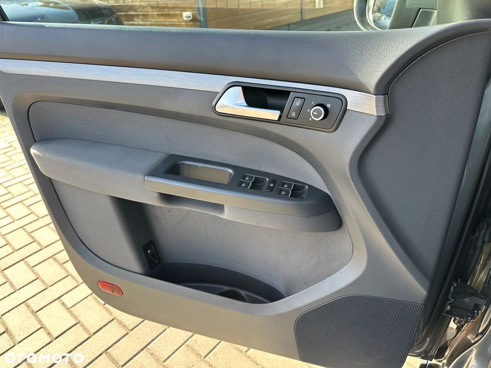 Volkswagen Touran - 17