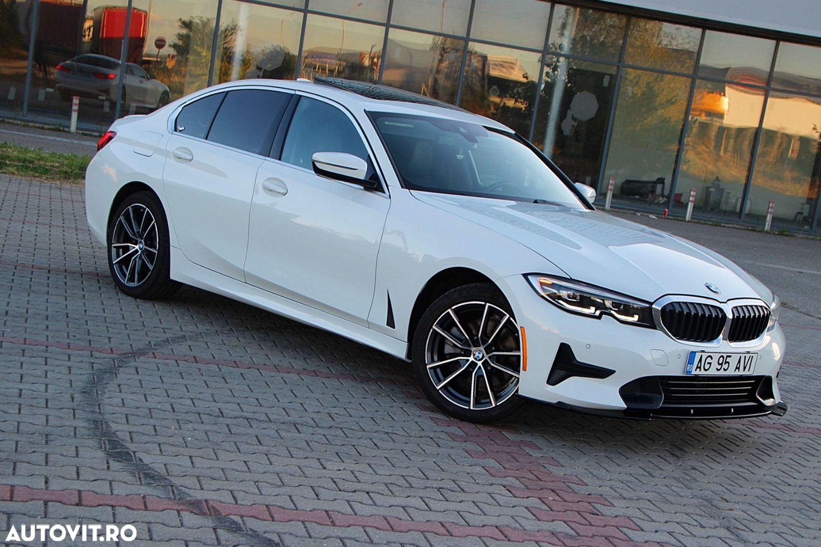 BMW Seria 3 330i xDrive Aut. Sport Line - 2