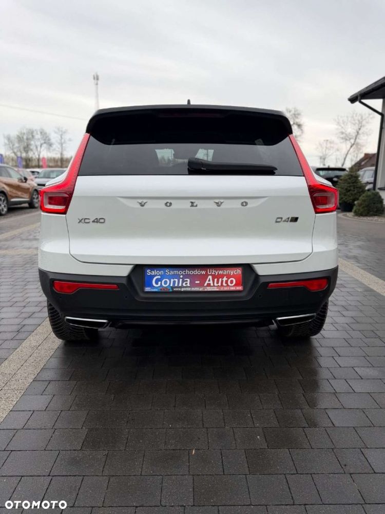Volvo XC 40 D4 AWD R-Design (Intro Edition) - 10