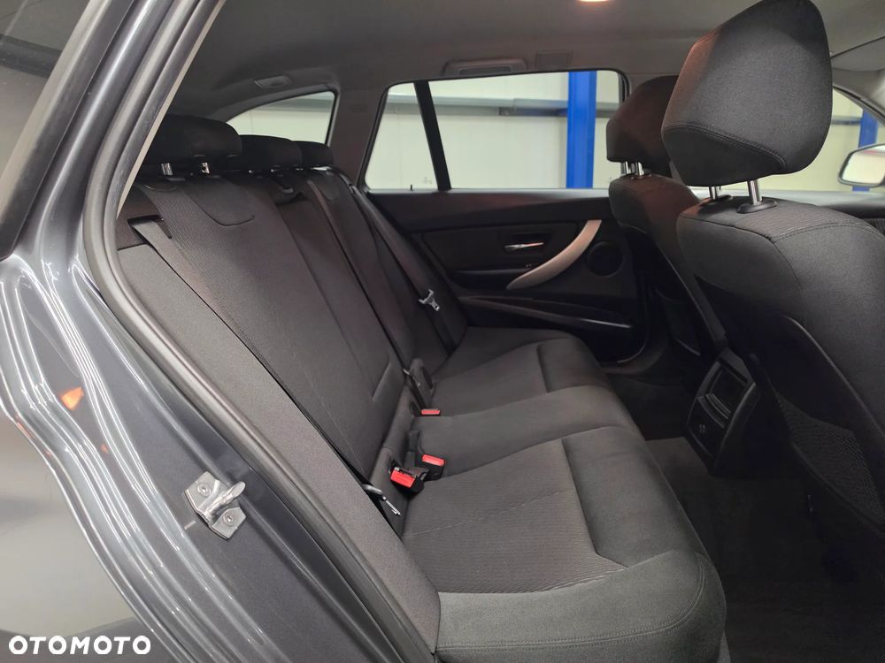 BMW Seria 3 320d Advantage - 24