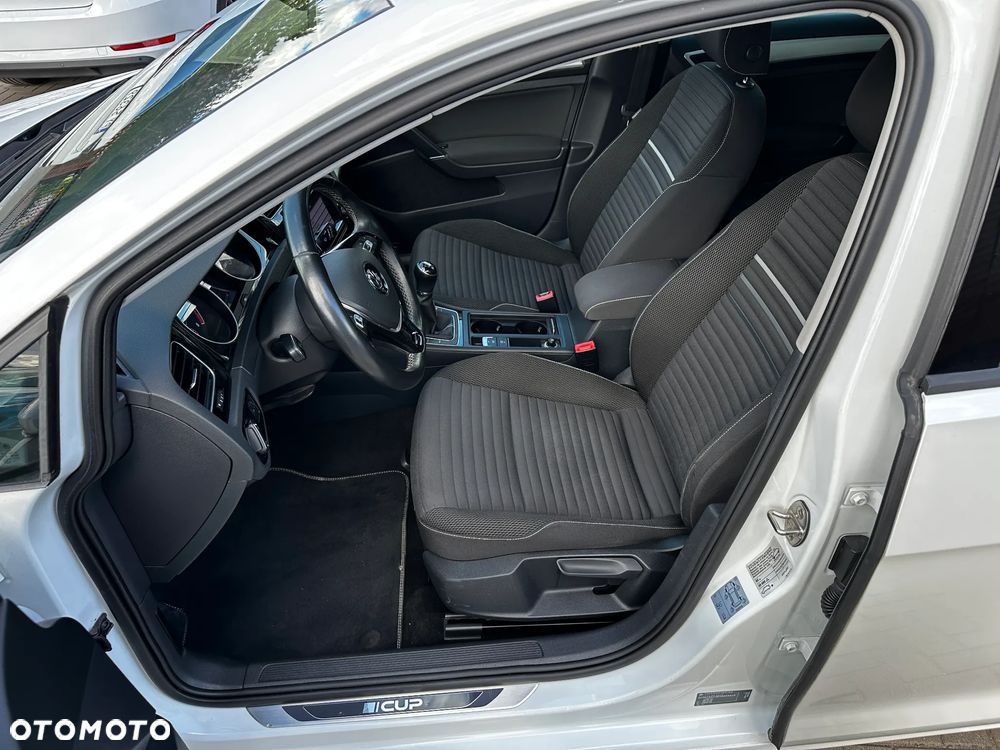 Volkswagen Golf - 20