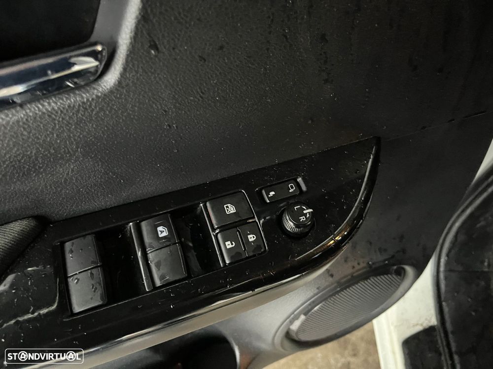 Toyota Hilux 2.4 D-4D 4WD CD Tracker S CA - 22