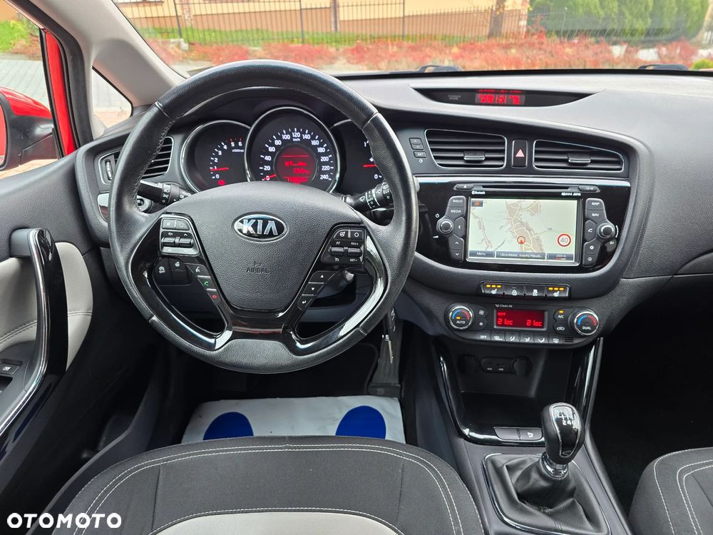 Kia Ceed 1.6 CRDi 128 Dream Team Edition - 23