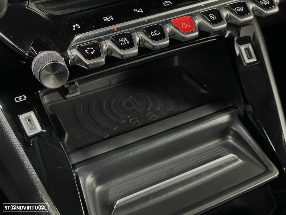 Peugeot 2008 1.2 PureTech Allure EAT8 - 19