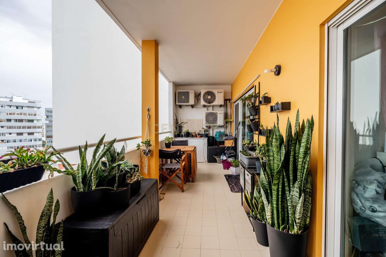 Apartamento T2 com Garagem e Piscina – Alto do Quintão, Portimão - Grande imagem: 4/24