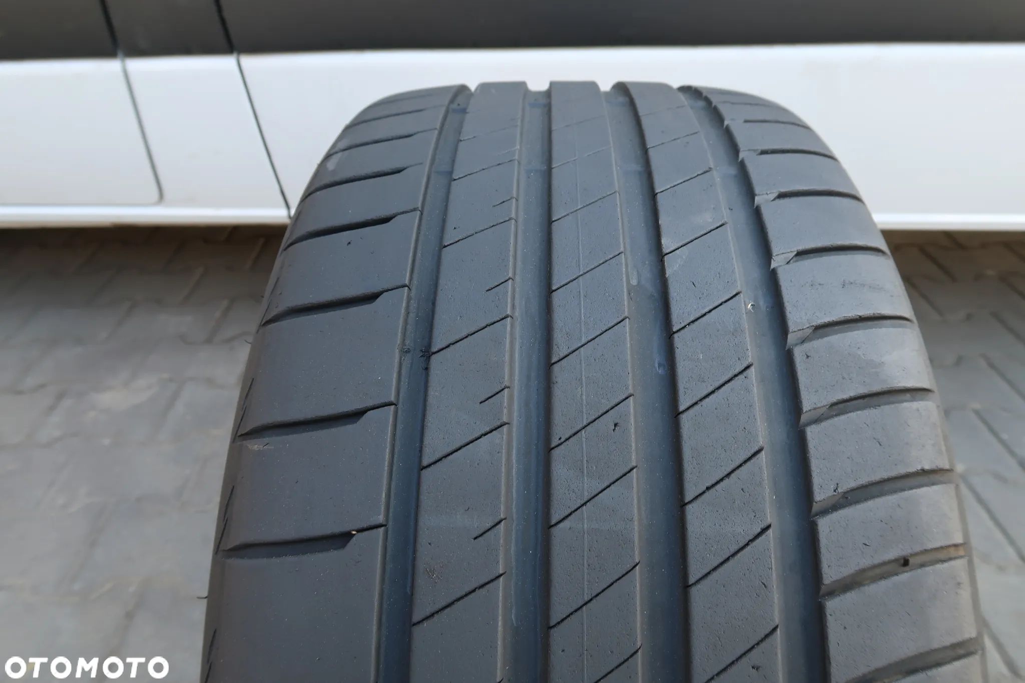Bridgestone Potensa S005 235/35r19 - 1