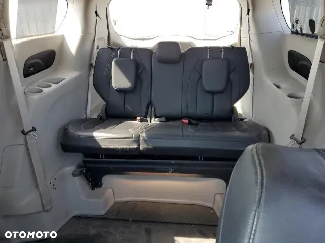 Chrysler Pacifica - 11