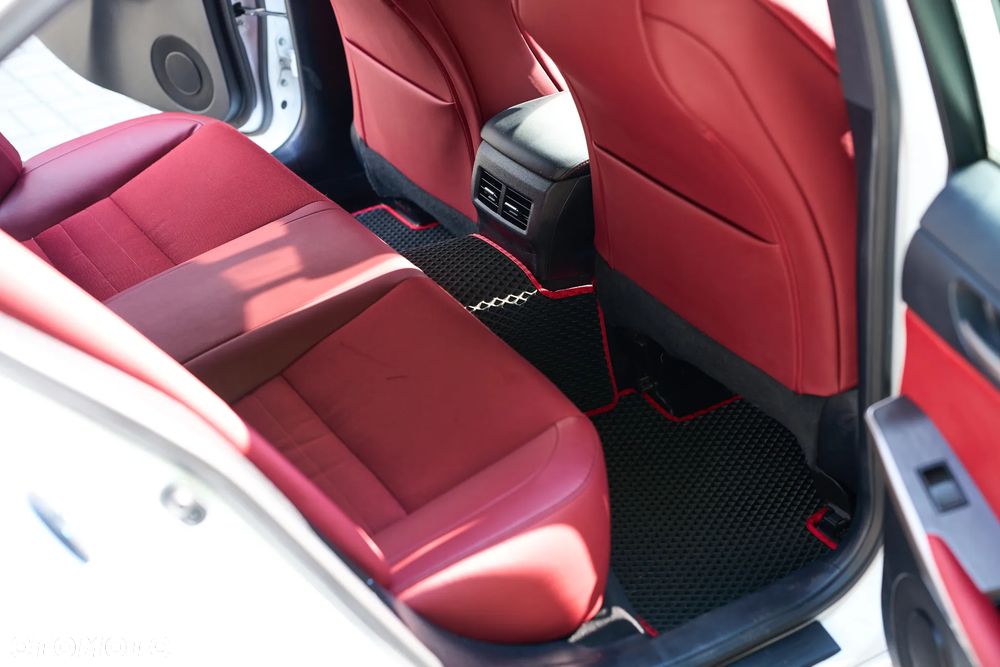 Lexus IS 300h F Sport - 25