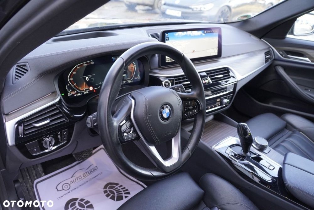 BMW Seria 5 520d Sport Line sport - 9