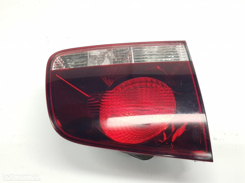 FAROLIM TRASEIRO ESQUERDO INTERIOR VOLKSWAGEN TOUAREG 7L6 - 1