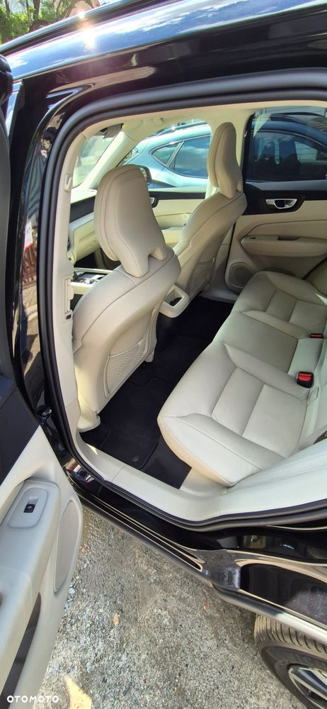 Volvo XC 60 B4 B Plus Dark - 11
