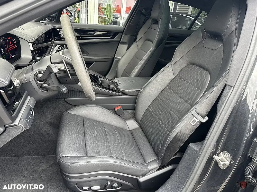 Porsche Panamera 4 E-Hybrid - 11