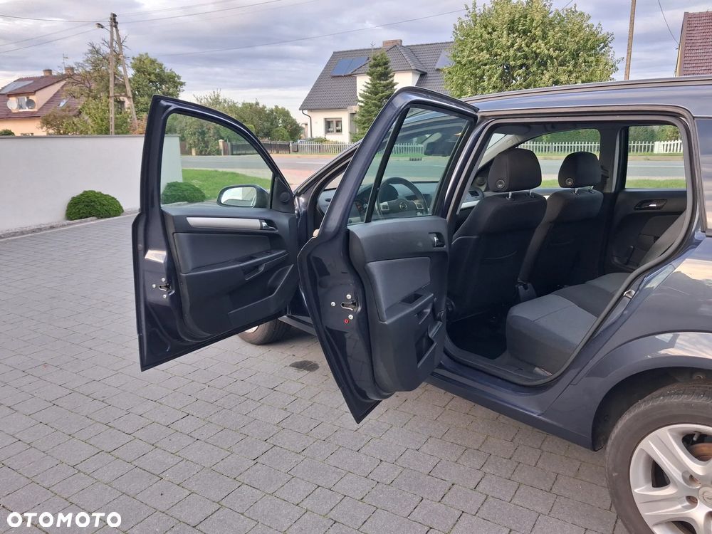 Opel Astra 1.6 Caravan - 14