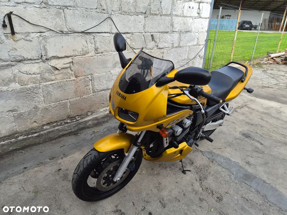 Yamaha FZS - 17