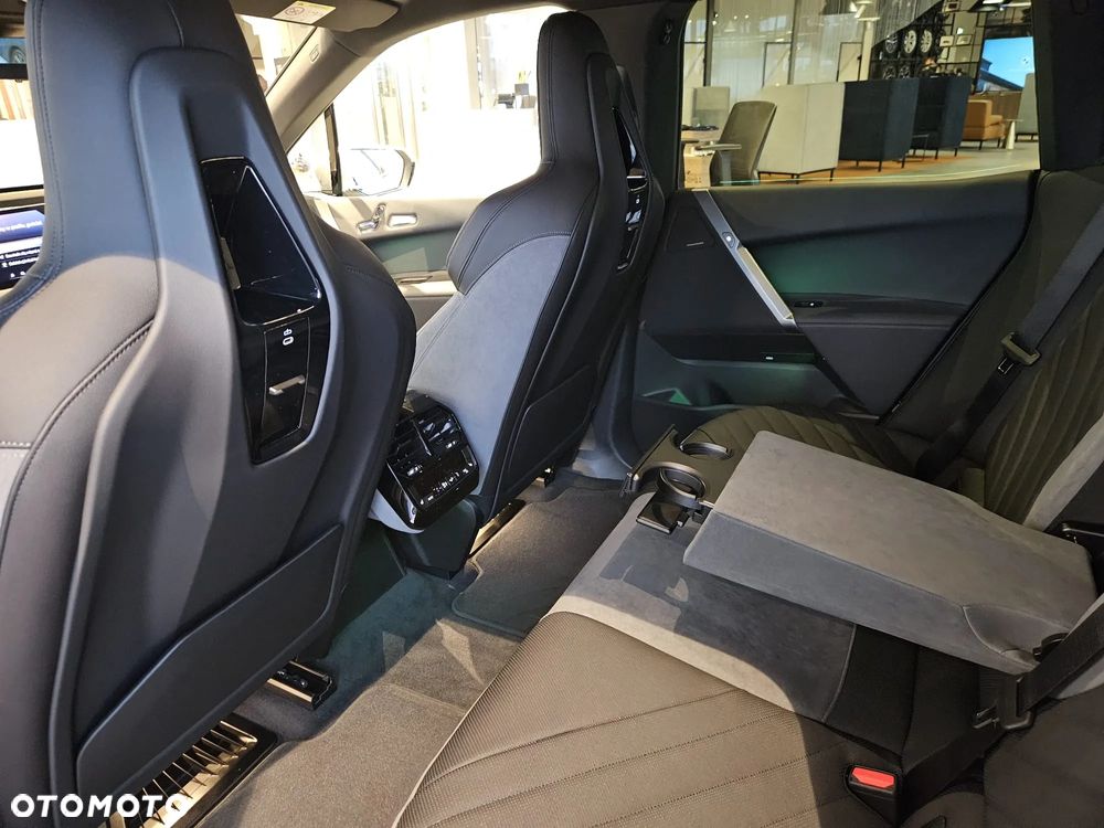 BMW iX xDrive45 - 18