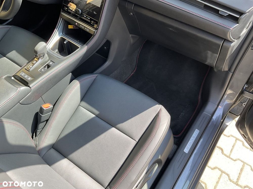 Lexus LBX 1.5 Hybrid Emotion - 12