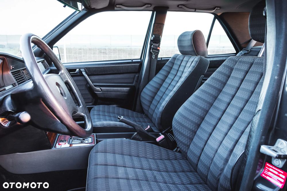 Mercedes-Benz W201 (190) - 11