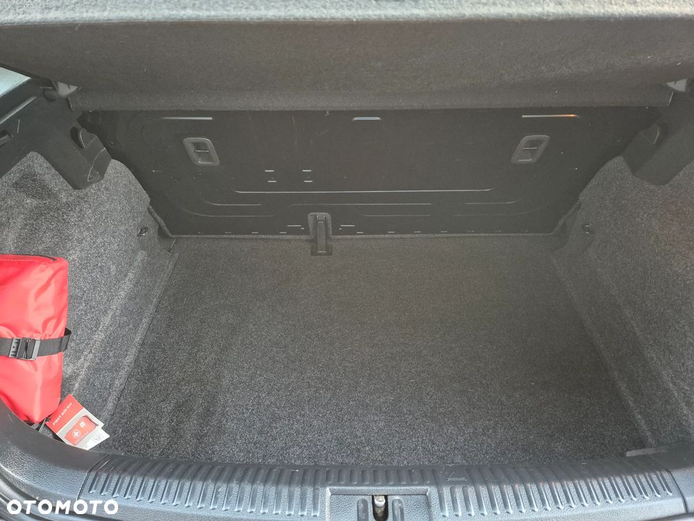 Volkswagen Polo 1.4 Comfortline - 24