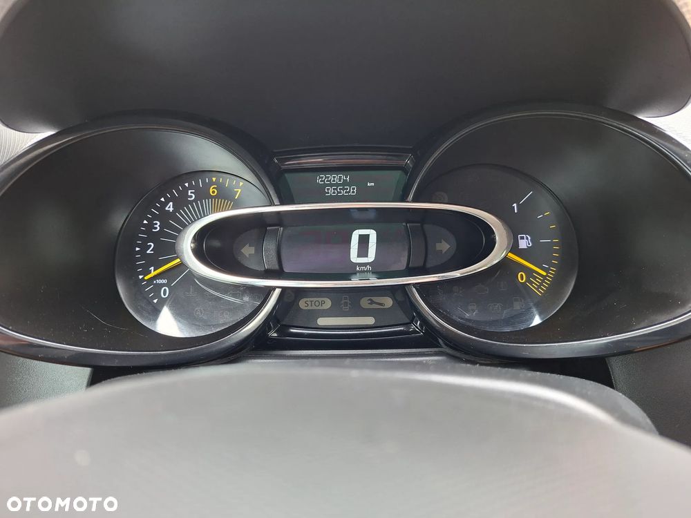 Renault Clio 1.2 16V 75 Life - 23