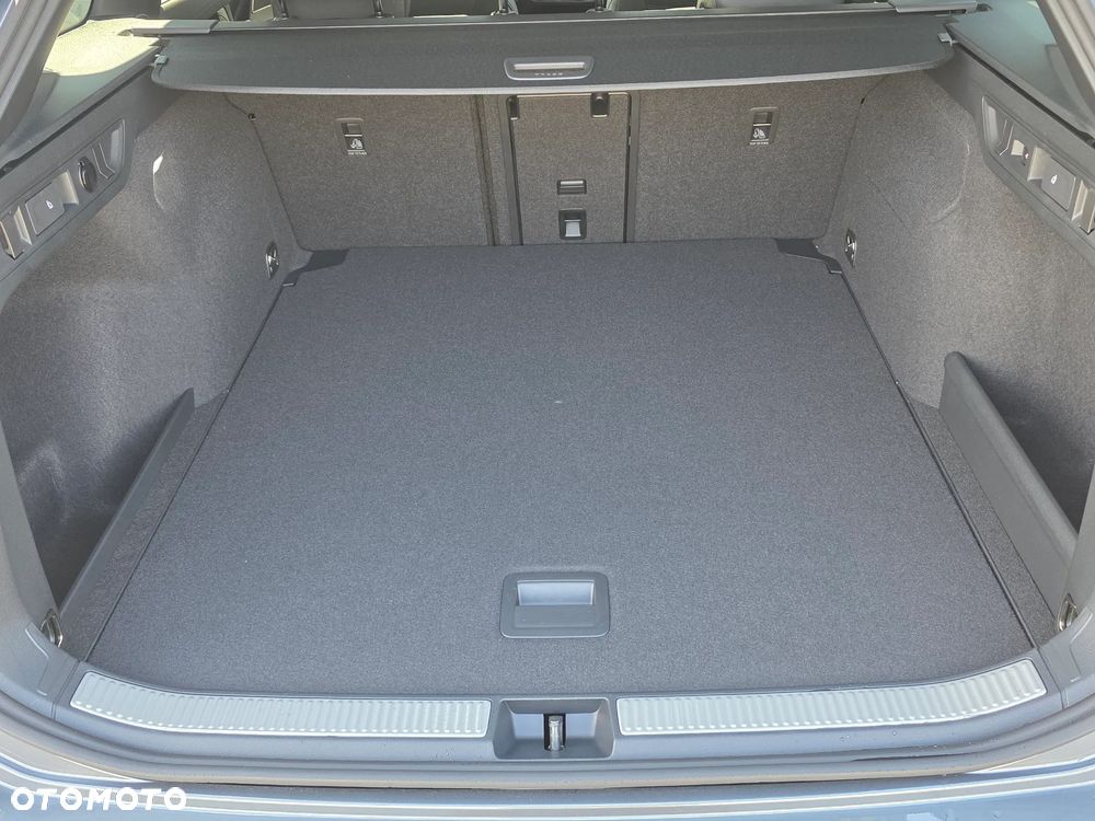 Volkswagen Passat Variant 2.0 TSI R-Line Plus DSG - 23