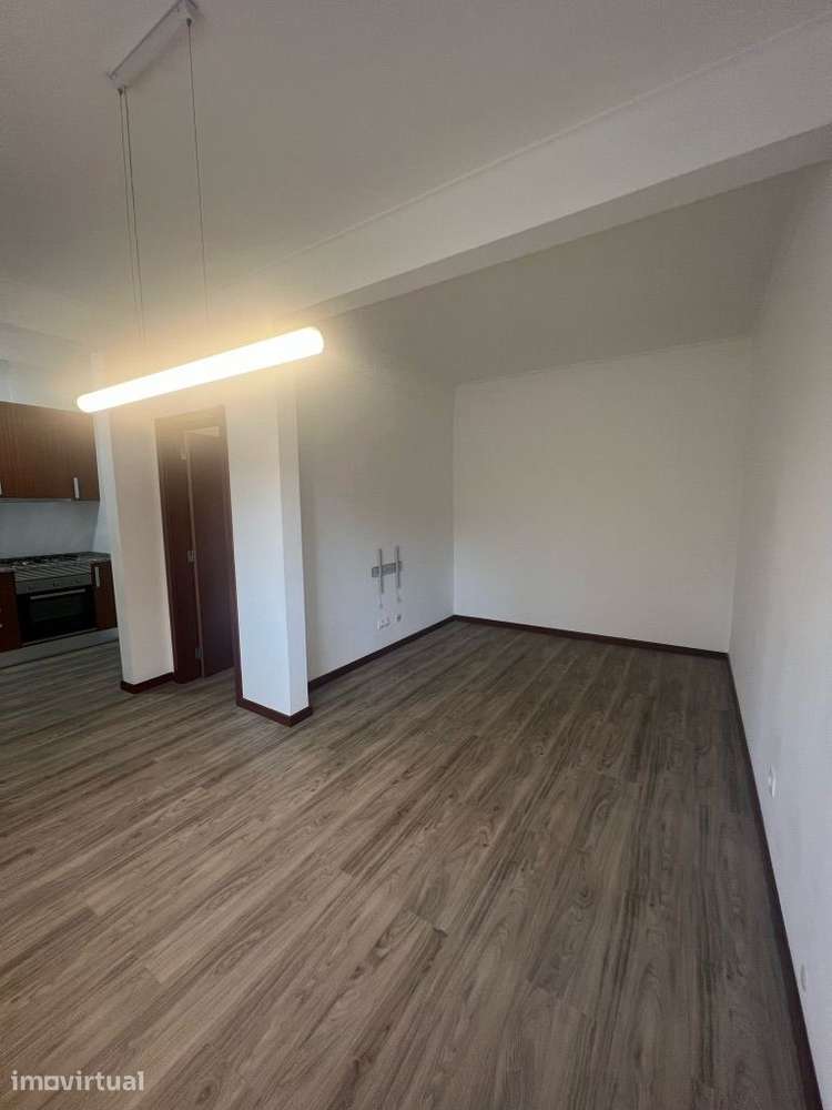 Arrenda-se T1 em Sacavém (Disponível a partir 01/09) - Grande imagem: 2/13