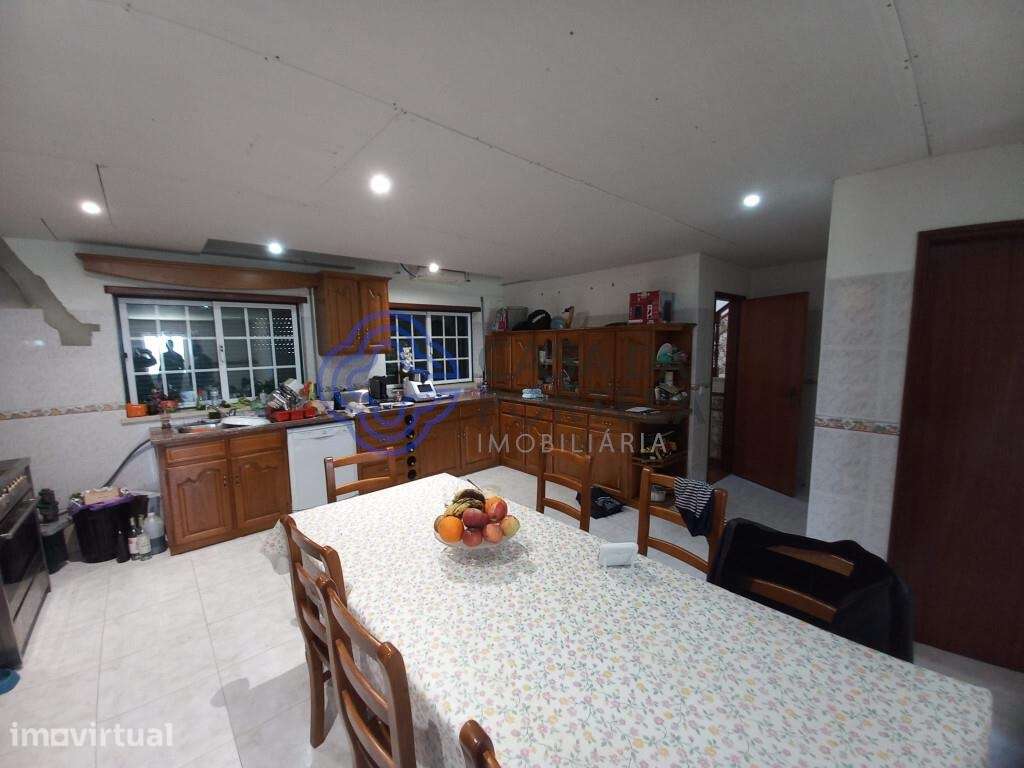 Moradia de 2 pisos T3+1 a 15 minutos da cidade de Tomar - Grande imagem: 2/32