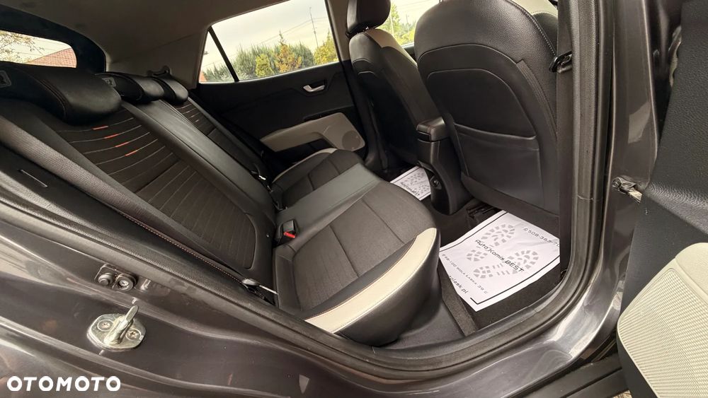 Kia Stonic - 23