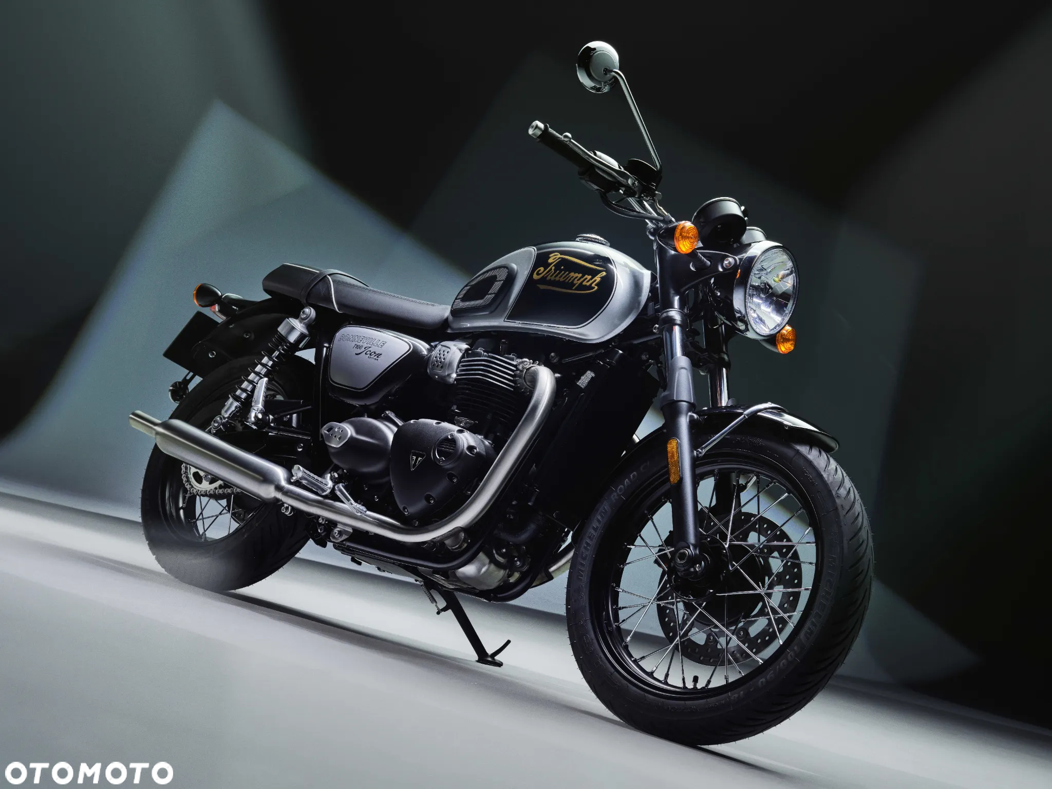 Triumph Bonneville - 4