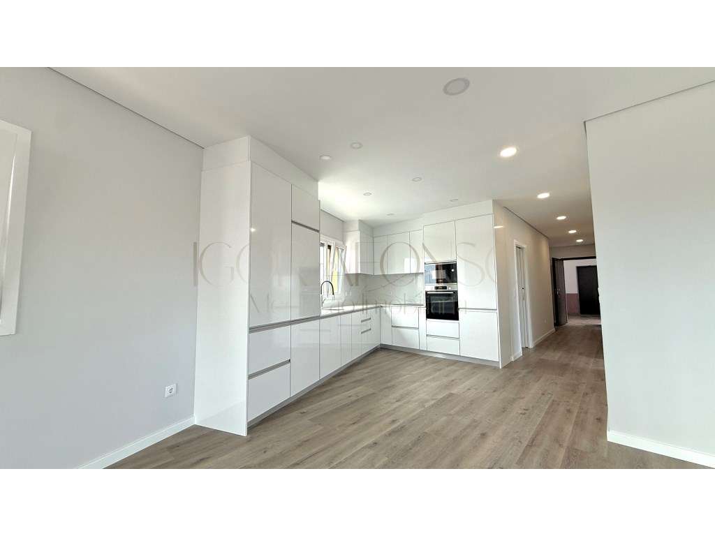 Excelente Apartamento T2 localizado na Zona Central de Azeitão - Grande imagem: 3/43