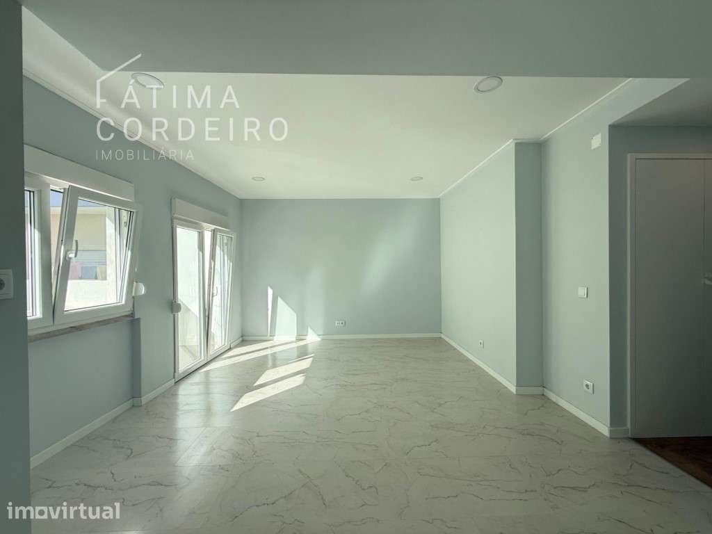 Apartamento T2 com Quintal situado na Rua Capitão Leitão. - Grande imagem: 3/16