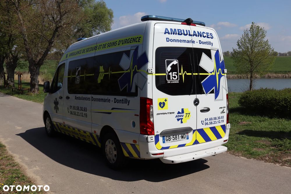 Mercedes-Benz Sprinter 319 - 8